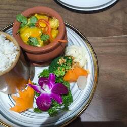 vietnamesisches Curry mit Huhn 🐔 und gekochtem Reis 🍚. DAS war richtig richtig lecker 😋