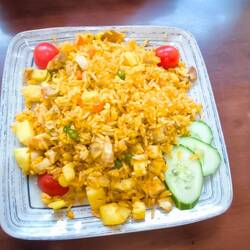 gebratener Reis 🍚 mit Ananas 🍍 und Huhn 🐔