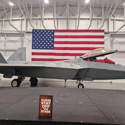 Aktuelle F-22, Farbe und Triebwerksauslass fehlen, da unter strenger Geheimhaltung