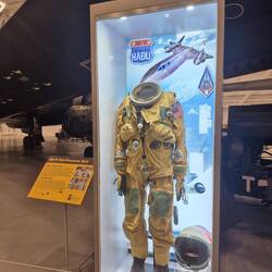 Pilotenanzug der Besatzung der SR-71, gleicht dem Anzug eines Astronauten