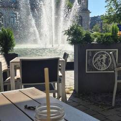 Pause vor den Schloss Arkaden