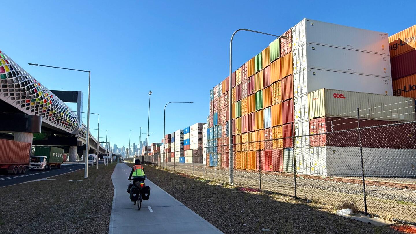 Cycle path into the city
