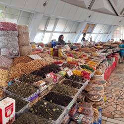 Trockenfrüchte, Nüsse, Tees und Gewürze