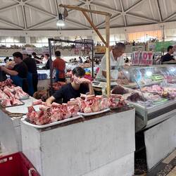 In der Fleischabteilung (unter der Kuppel)