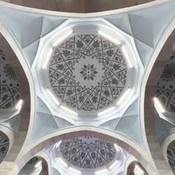 Die Kuppeln über dem Bahnsteig