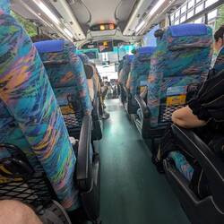 Los ging es mit dem Bus