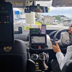 Die Taxifahrt - mit Andre's Handy als Navigation😅