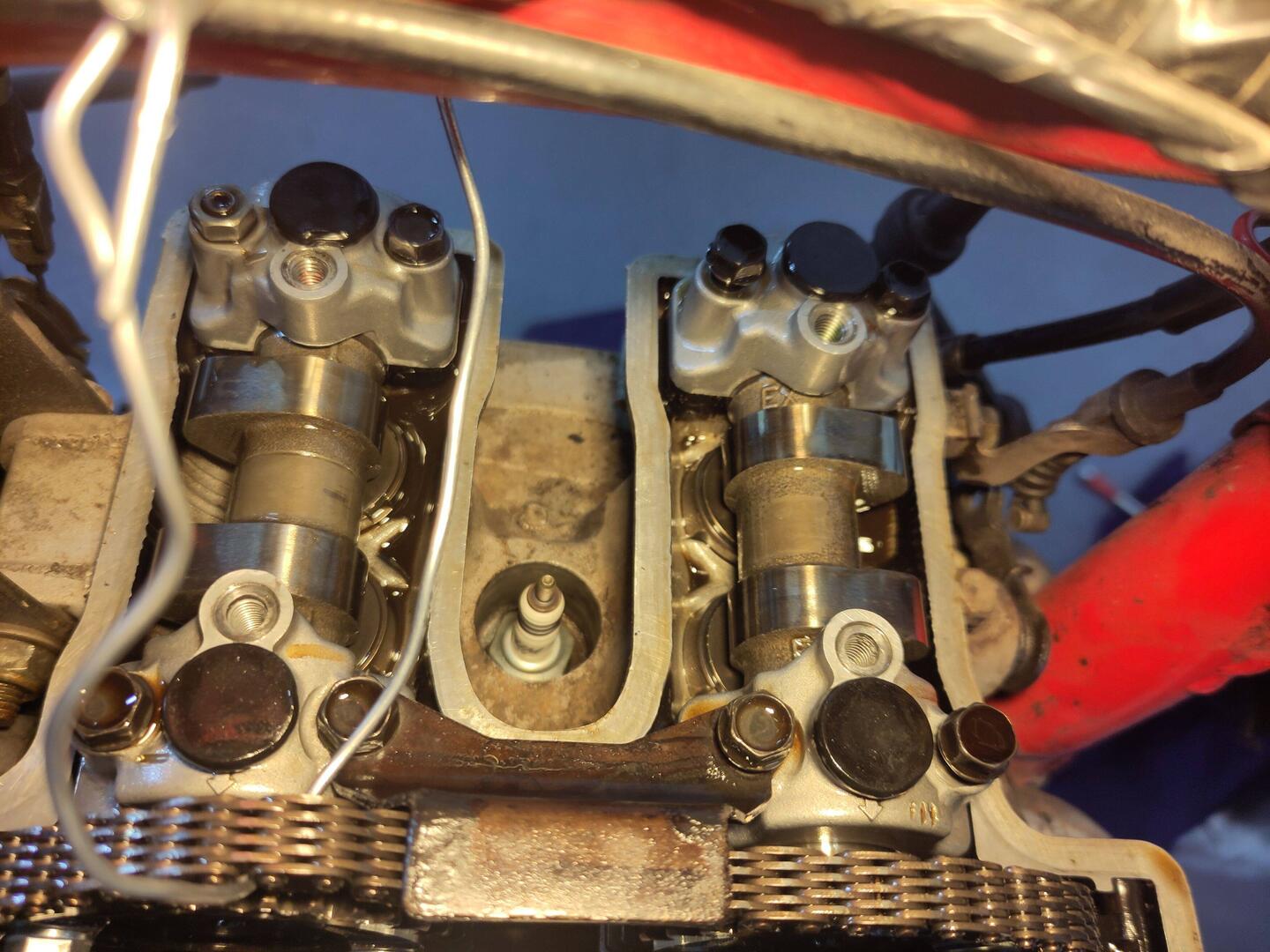 On the right side we have the exhaust cam, cups and shimmies. Clearance here is non existent.