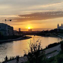 Sonnenuntergang über dem Fluss