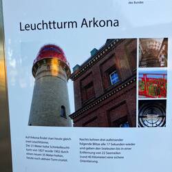 neuer Leuchtturm seit 1927 in Betrieb. Der ältere nur 19m hohe steht gleich daneben.