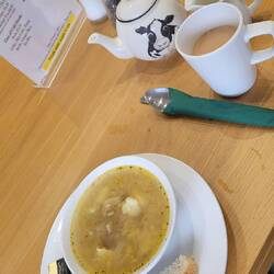 Tearoom! Suppe! Tee! Klo!