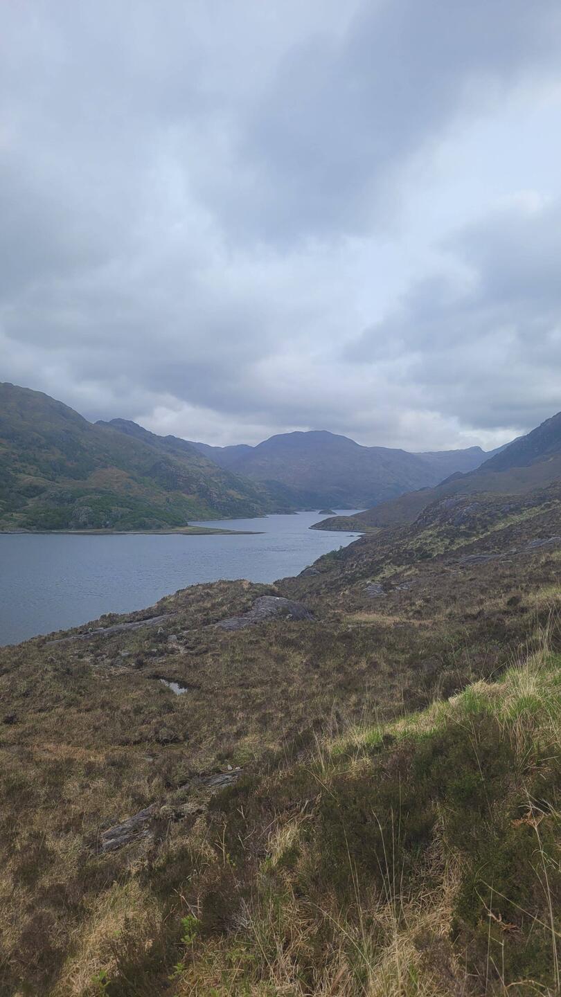 The long slog entlang dem Loch Hourn.