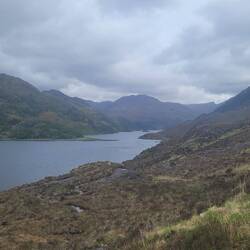 The long slog entlang dem Loch Hourn.