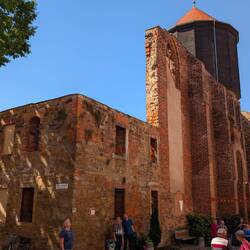 Abstecher in die Ruine der Mönchskirche ...