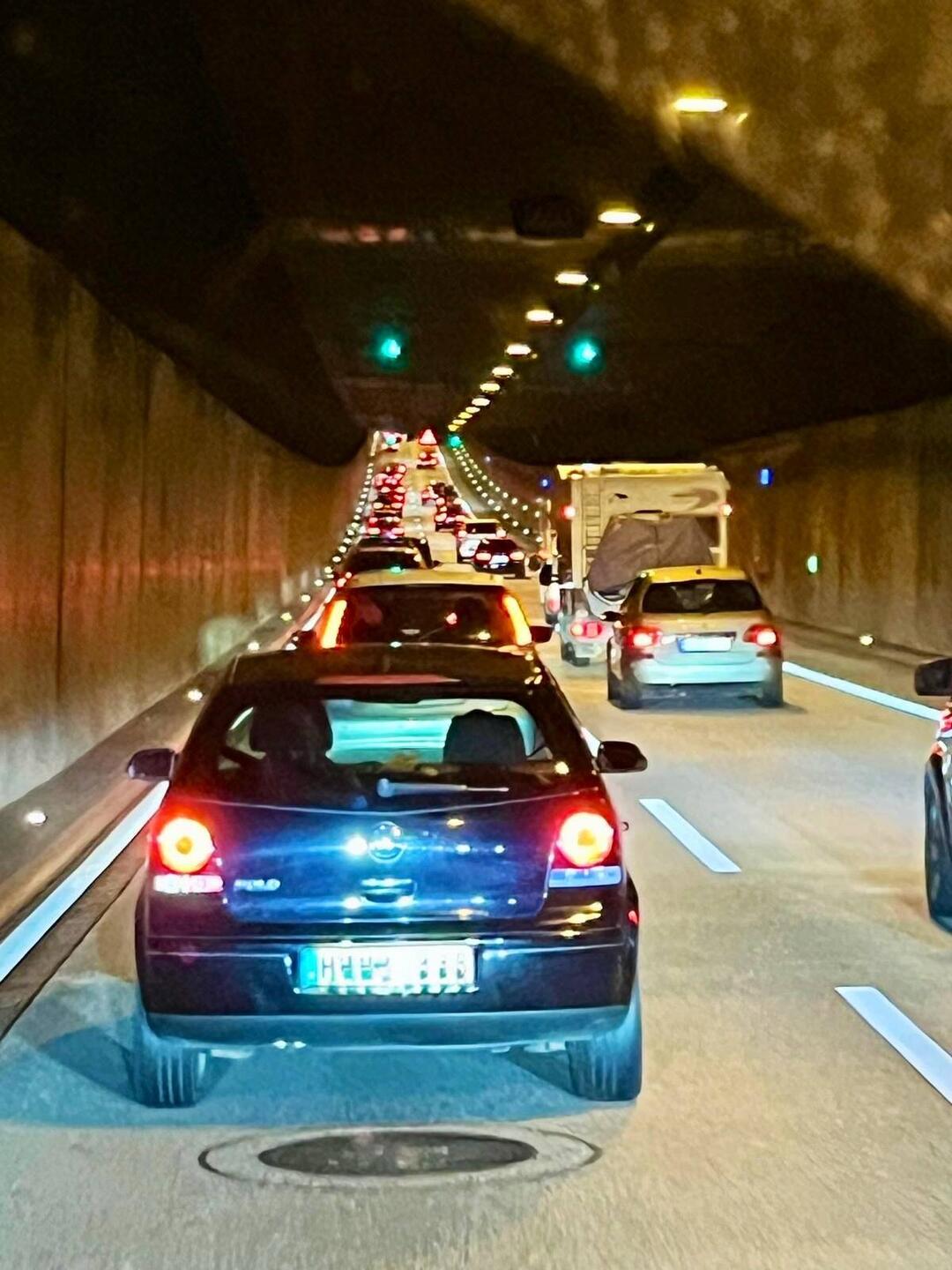 Hamburgtunnel immer gut für einen Stau