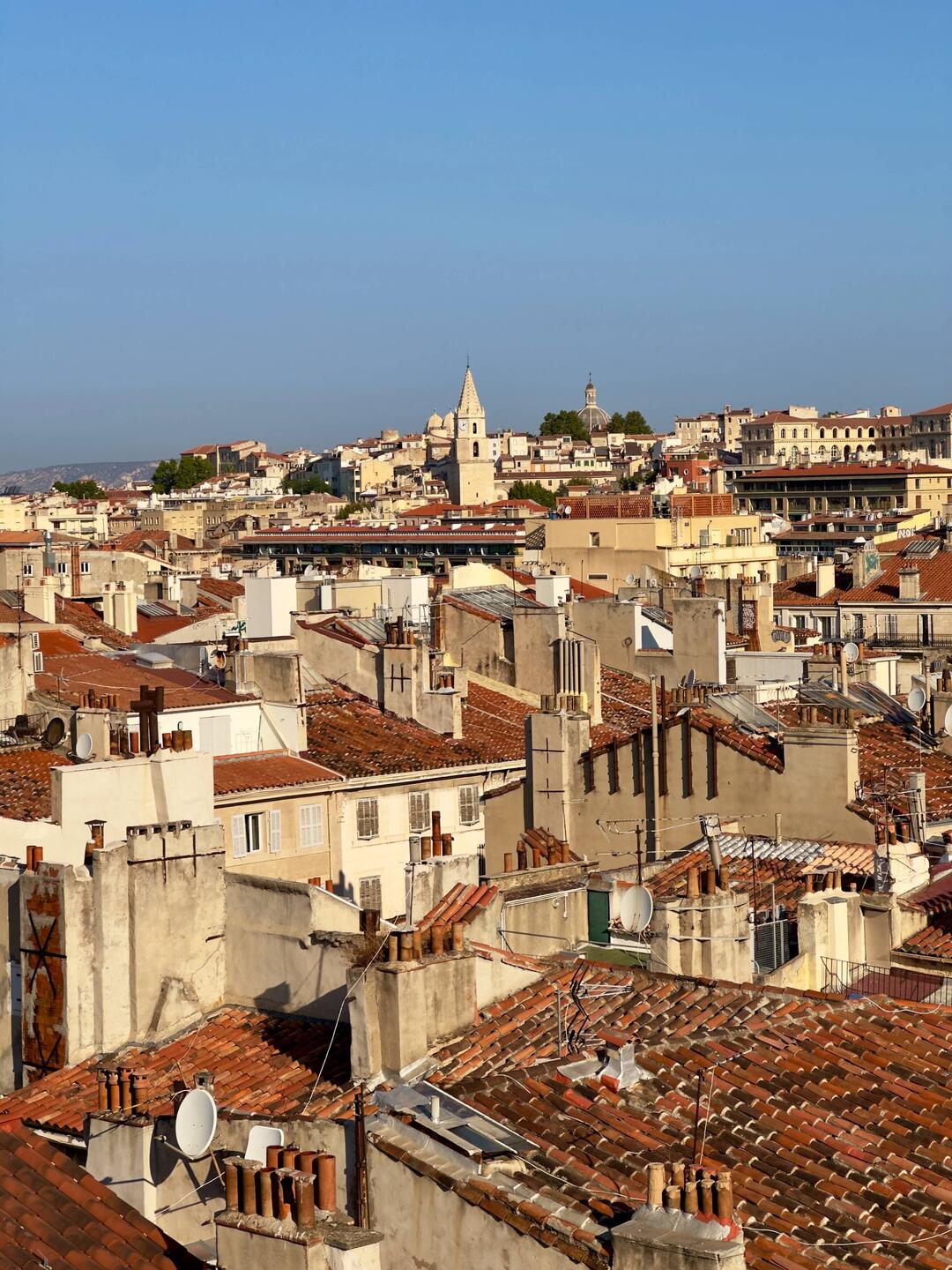 Frühstück über den Dächern Marseilles