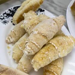 Knusprige Hörnchen gefüllt mit Halva