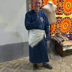 Ein traditionelles usbekisches Gewand