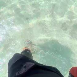 Durch hohen Wellengang, mussten wir durchs Wasser zum Boot gehen!