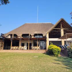 Danach Fahrt in die nächste Lodge.