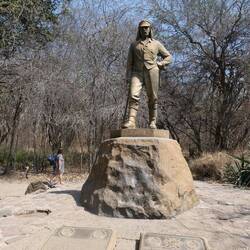 Mr. Livingstone, Entdecker des Wasserfalls, 1855