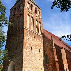 Backstein-Gotick von 1318. geschweifte Turmhaube erst 1608