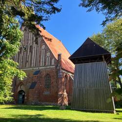 Kirche St. Georg in Wiek. Auf E 14. Jh. datiert