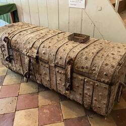 Blechtruhe aus dem 16. Jh.