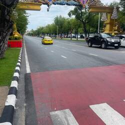 Royal Boulevard leading to palace