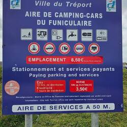 Anhänger jeglicher Art sind hier verboten. Leider hält sich nicht jeder daran 🙄.