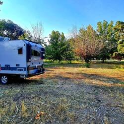 Unser Schattenplätzli auf dem ausgemusterten Campingplatz