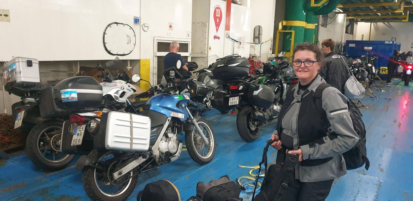 Motorröder unter Deck