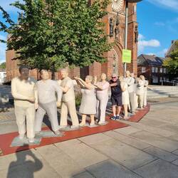 In einer Reihe mit Theo