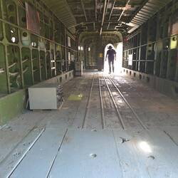 und Laderaum, wurde zum Löschen mit variablen Wassertanks bestückt