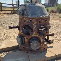 Kurbelgehäuse eines zweireihigen Sternmotors samt Kurbelwelle