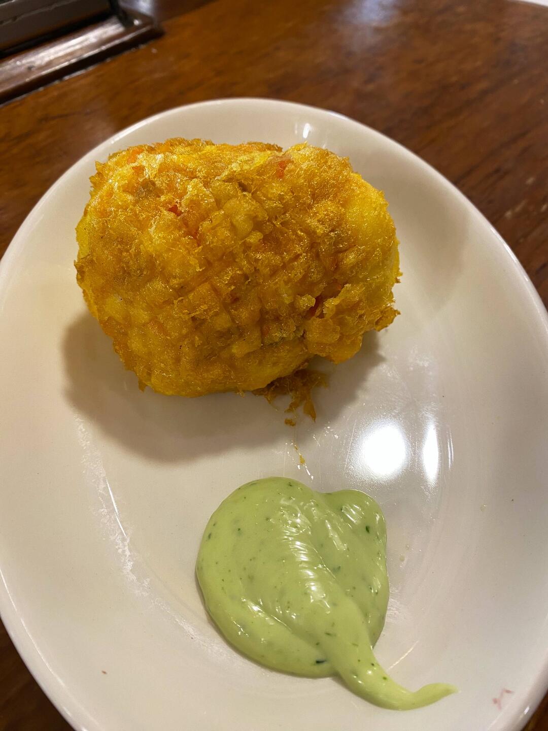 Huevo con cangrejo y gambas