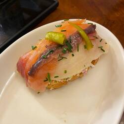 Ensaladilla con ahumados (salmón y bacalao)