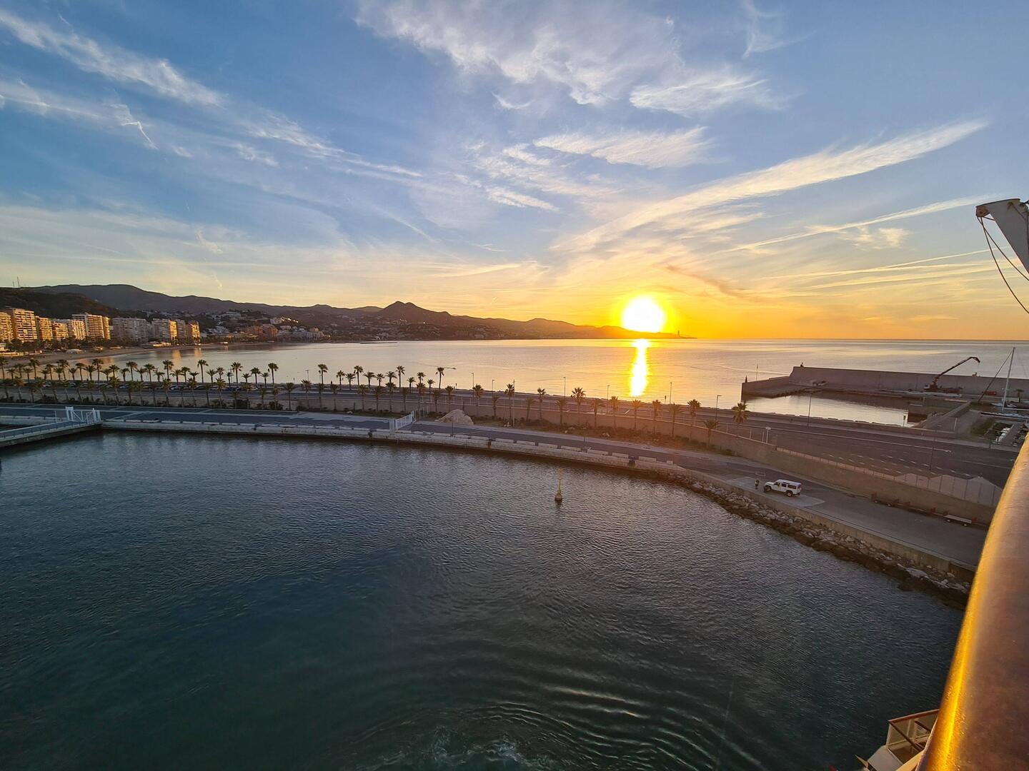 Sonnenaufgang im Hafen von Malaga