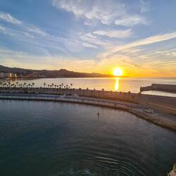 Sonnenaufgang im Hafen von Malaga