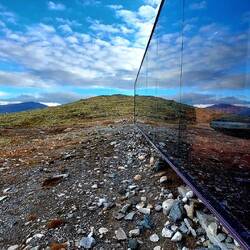 Snøhetta Aussichtspunkt mit der futuristisch anmutenden Hütte