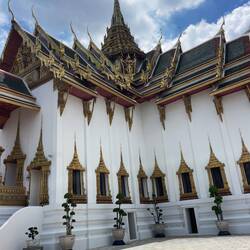 Throne hall - where the royals are laid in state