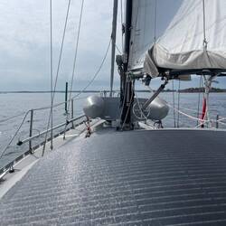Slalom durch das betonnte Meer der Steine