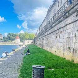 Los muros de Besançon y el río Doubs
