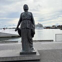 Statue of Kristen Flagsted a famous Norwegian opera singer