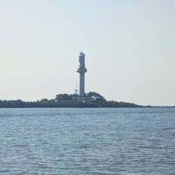 Nowoczesna latarnia morska (widok z Morza Czernego)