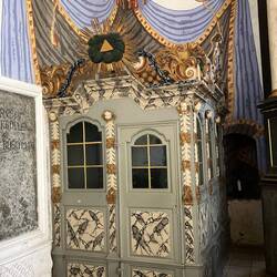 Des Pfarrers Sakristei? Beichtstuhl bei Evang.?