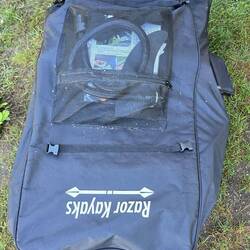 Das 5m Kanu eingepackt...