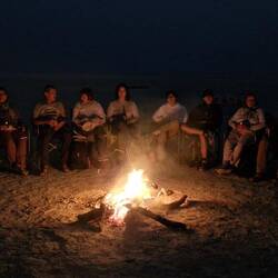 Lagerfeuer und Abendessen