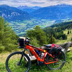 Schon ziemlich hoch über dem Domleschg