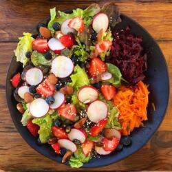 Ayurvedischer 6-flavours Salad in Carrapateira